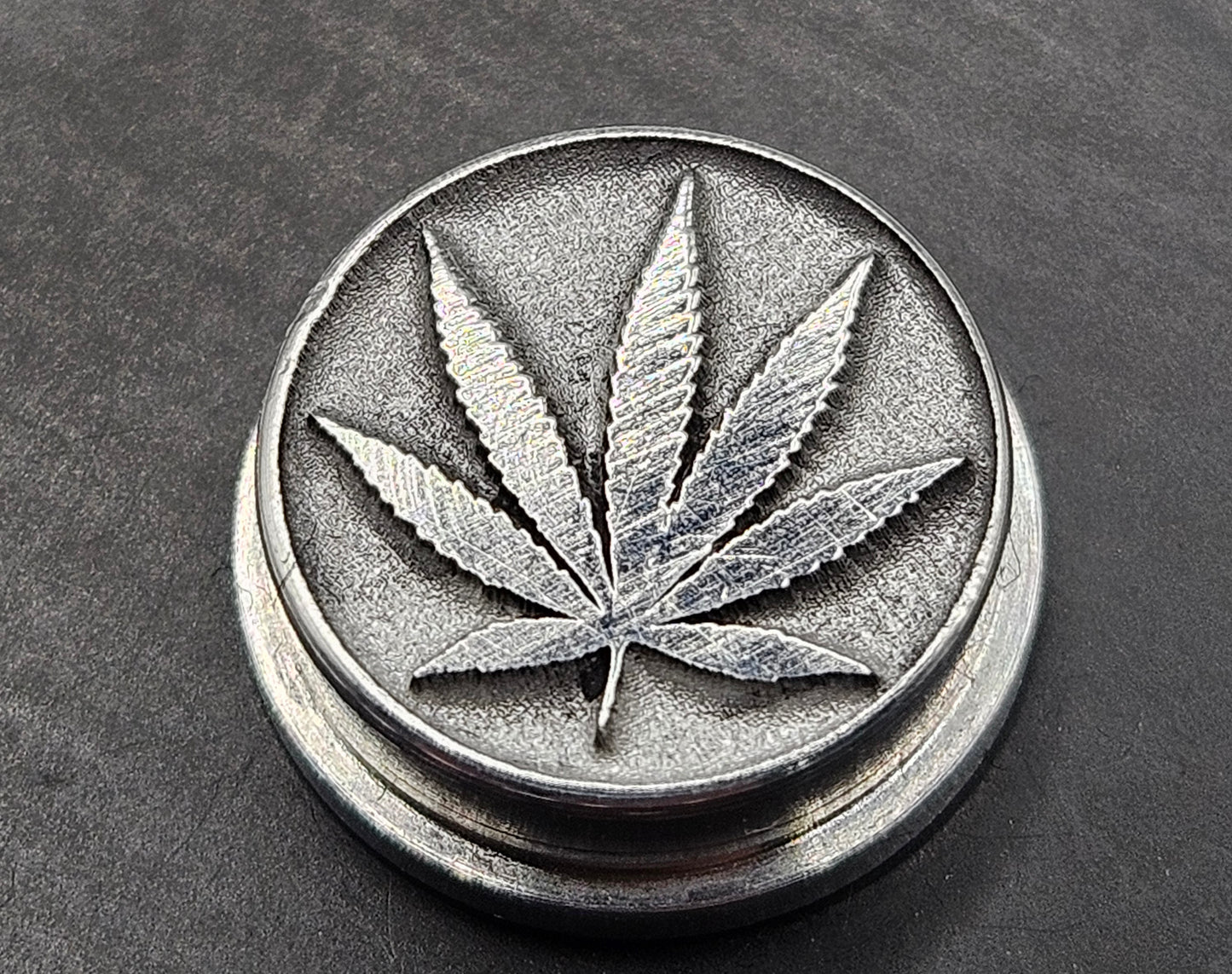 LASER ENGRAVED BMM BUTTON Leaf